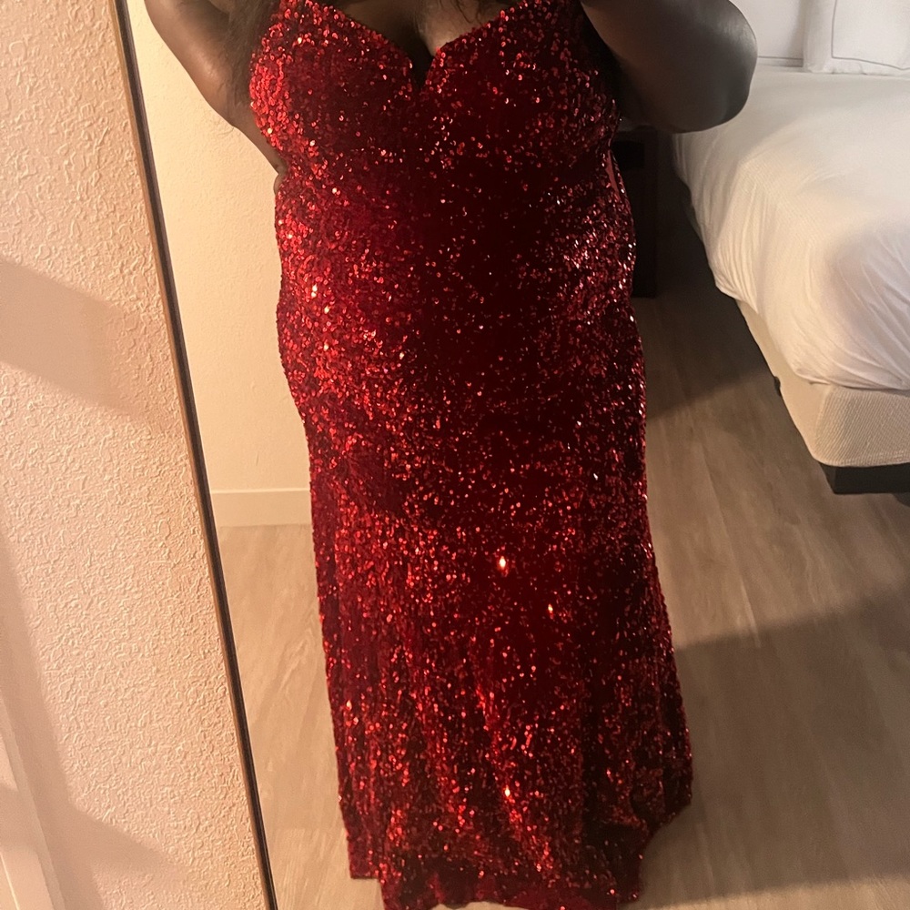 it is a size 4xl ( 24 )